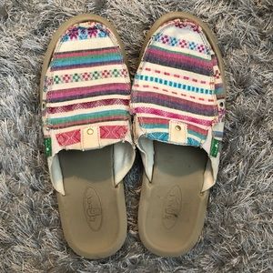 Sanuk - slide ons - Size 7